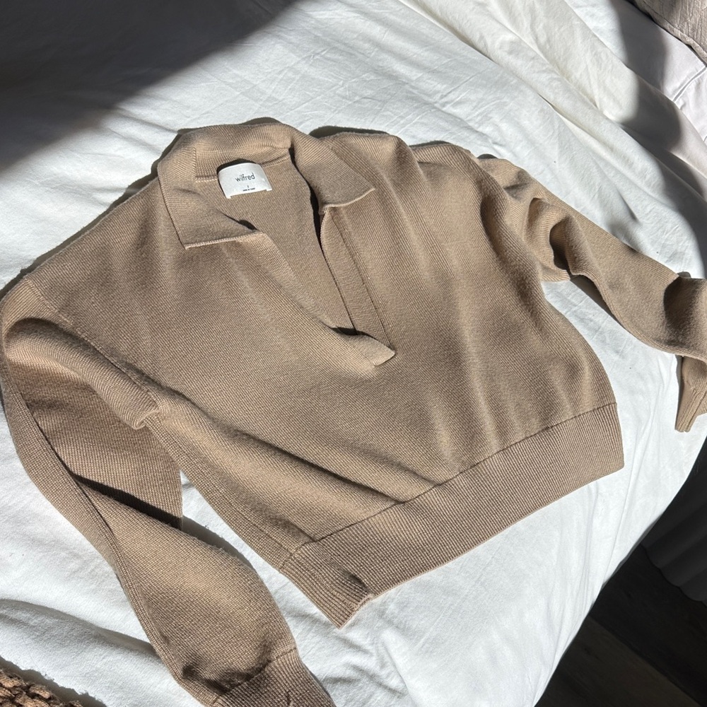 Aritzia Clara Merino Wool V-Neck Sweater in Warm Tan